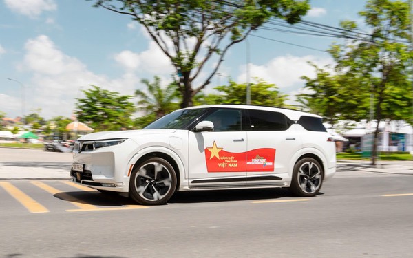 “Chuẩn chủ tịch” nhưng dễ sở hữu và dễ nuôi, VF 9 phá vỡ định kiến “xe sang là phải tốn kém”- Ảnh 1.