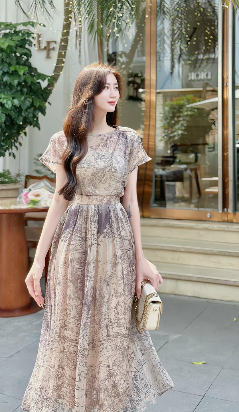 8 mẫu váy hoa dịu dàng, lãng mạn tựa tiết thời thu Hà Nội những ngày qua- Ảnh 7.