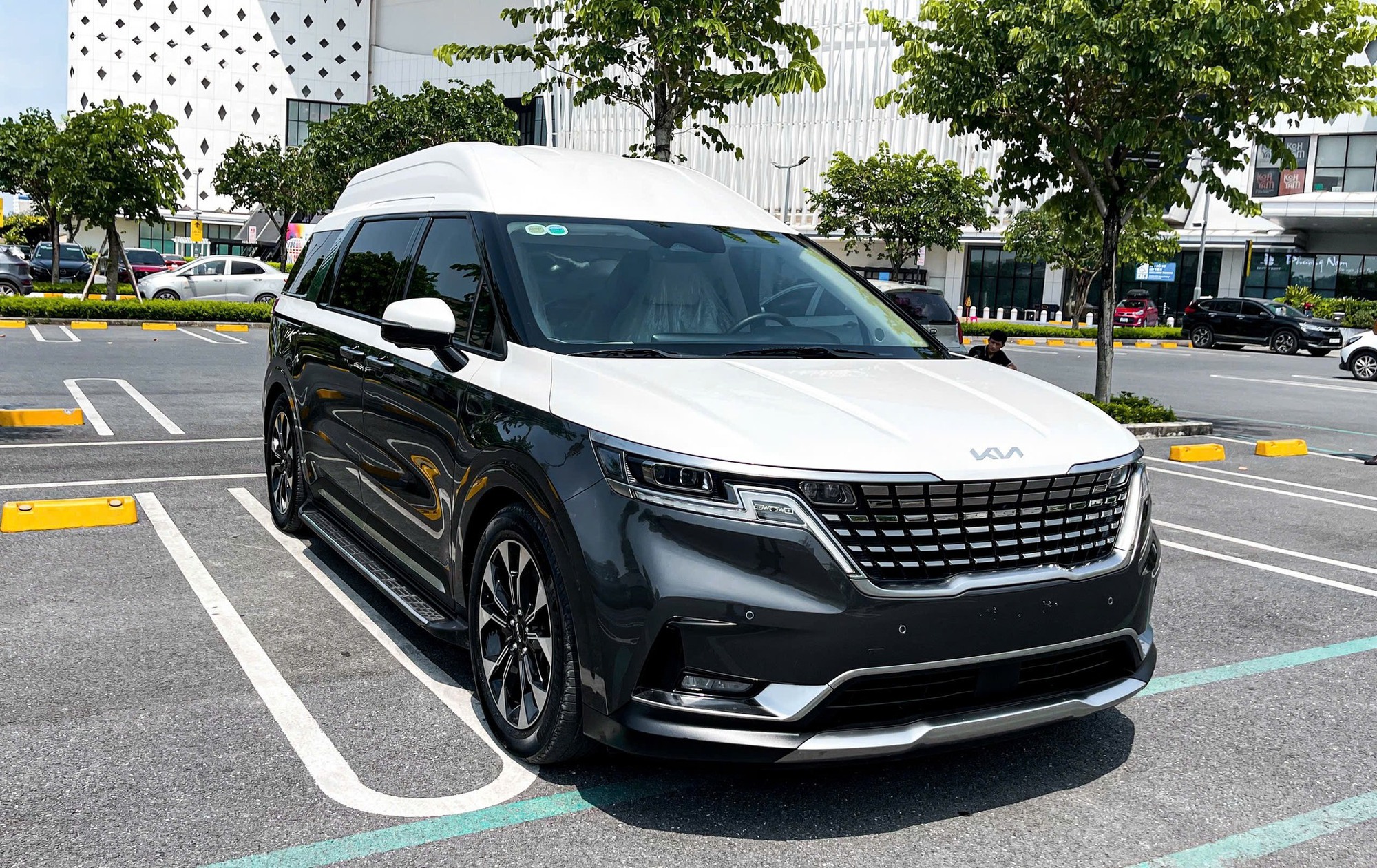 Xe mới KIA sắp bán ở Việt Nam: Có giá treo quần áo như xe của 'mẹ bỉm sữa' nhưng lại dành cho tổng tài- Ảnh 12.
