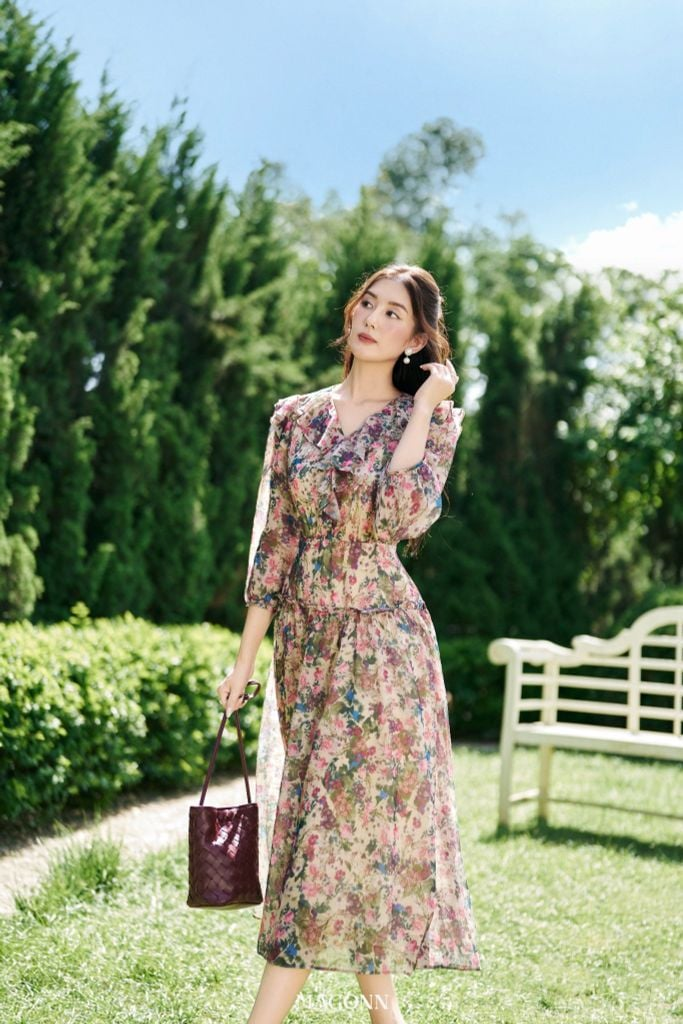 8 mẫu váy hoa dịu dàng, lãng mạn tựa tiết thời thu Hà Nội những ngày qua- Ảnh 5.
