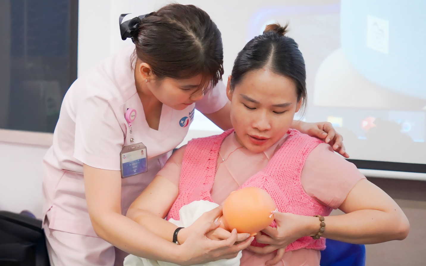 Bệnh viện Quốc tế Mỹ (AIH) chính thức đạt danh hiệu “Bệnh viện thực hành nuôi con bằng sữa mẹ xuất sắc”- Ảnh 3.