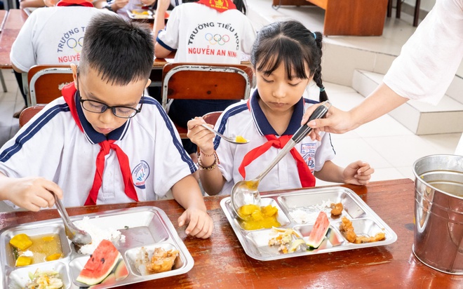 Dự án Bữa ăn học đường được ‘làm mới’ với sáng kiến “Quầy Buffet rau”- Ảnh 1.