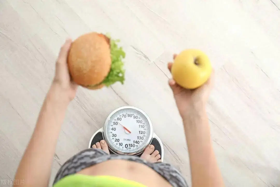 Giảm cân một chút mỗi ngày! 3 loại "thói quen lười biếng" đã giúp tôi giảm 9kg một cách lặng lẽ- Ảnh 2.