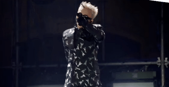 Sơn Tùng M-TP “đảo ngói” trắng thành thần nhưng lại giống G-Dragon nữa rồi!- Ảnh 2.