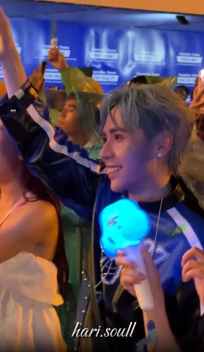 Quang Hùng MasterD hoá “Sky chúa”, diễn xong không chịu về quyết dầm mưa đu idol Sơn Tùng M-TP!- Ảnh 2.