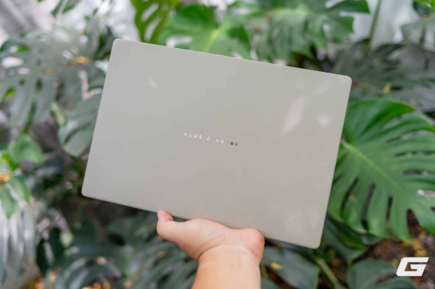 Trên tay ASUS Zenbook A14: Ultrabook AI siêu mỏng nhẹ mà vẫn bền chắc, hiệu năng tốt, pin “khủng”- Ảnh 2.