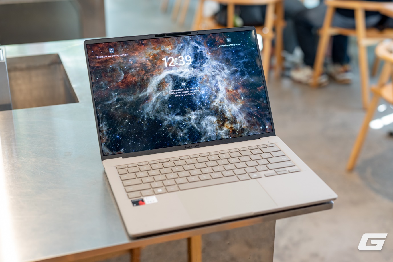 Trên tay ASUS Zenbook A14: Ultrabook AI siêu mỏng nhẹ mà vẫn bền chắc, hiệu năng tốt, pin “khủng”- Ảnh 4.