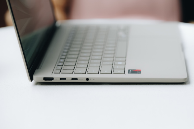 Chiếc laptop mỏng nhẹ, đủ pin, đủ bền, đủ cổng cho doanh nhân bận rộn- Ảnh 6.