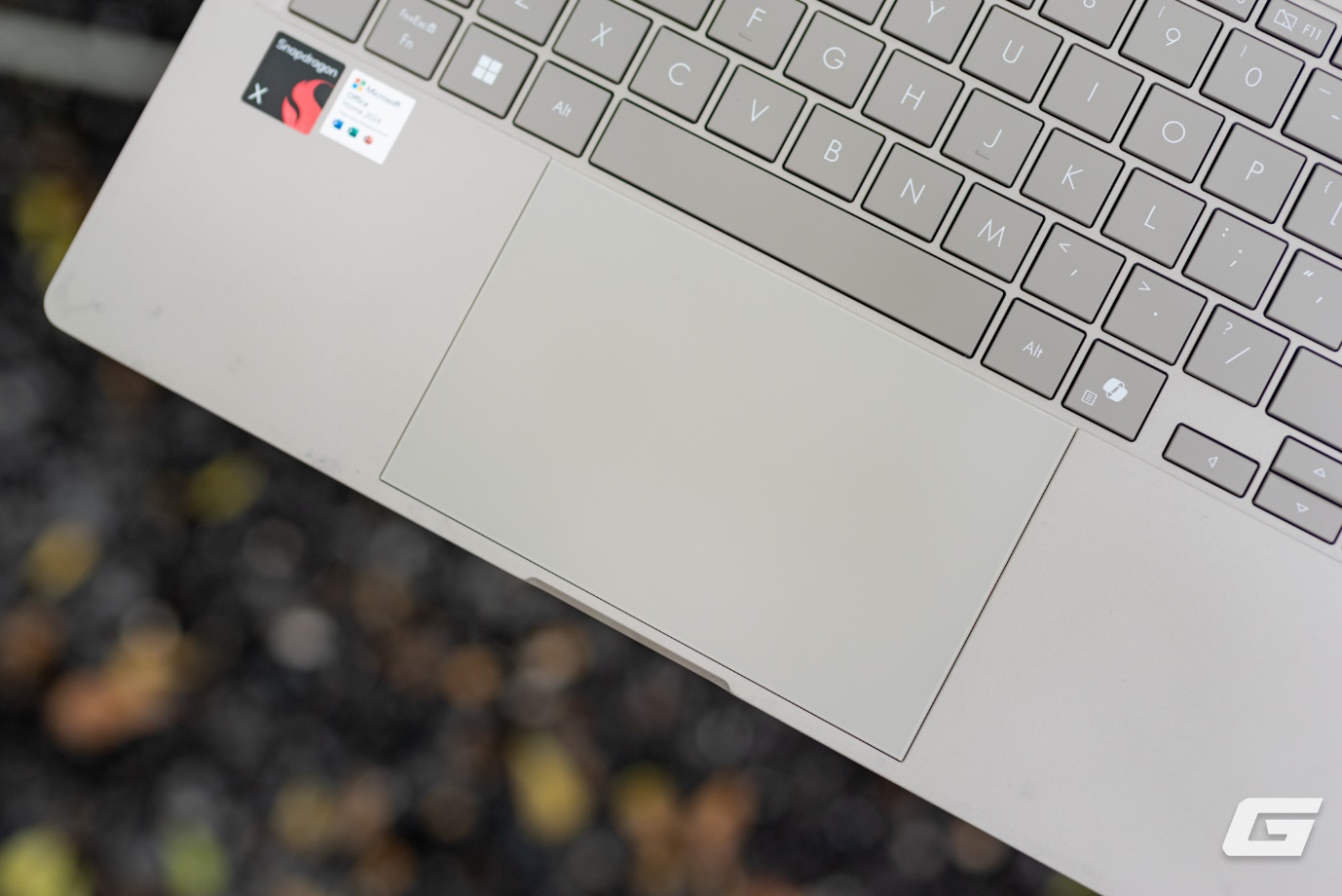Trên tay ASUS Zenbook A14: Ultrabook AI siêu mỏng nhẹ mà vẫn bền chắc, hiệu năng tốt, pin “khủng”- Ảnh 9.