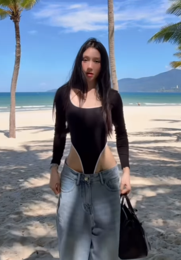 Mina Young diện đồ thiết kế trễ nải, chính chủ tự tin nhưng người xem lo lắng- Ảnh 2.