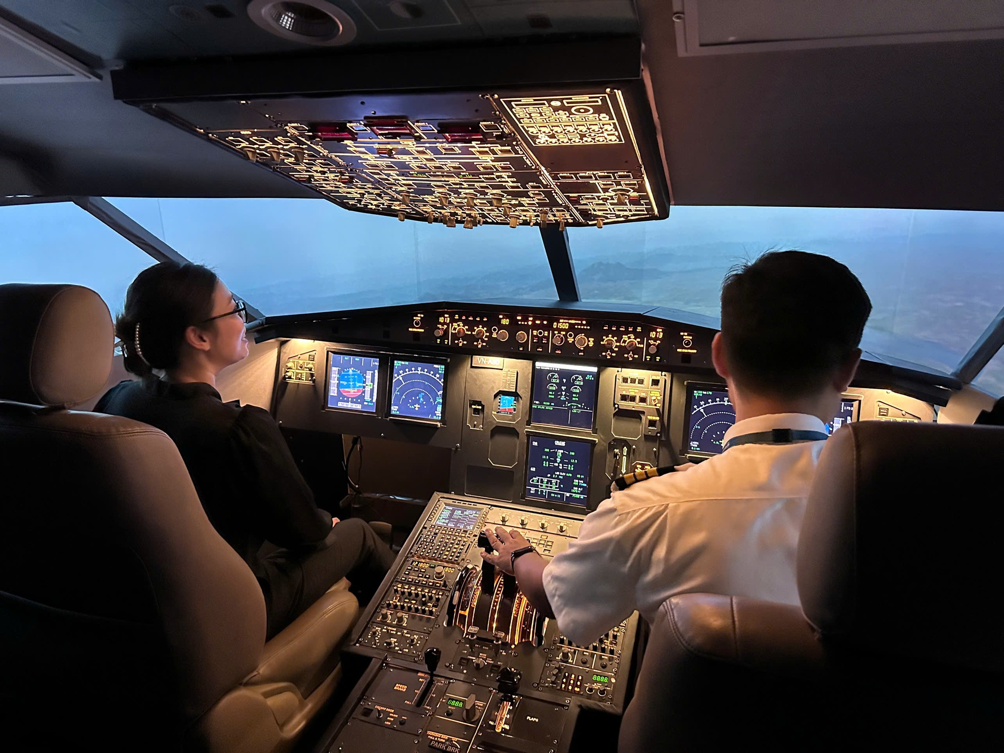 Trải nghiệm gây sốt: Lái thử A320 tại triển lãm khiến nhiều khách tham quan… toát mồ hôi- Ảnh 2.