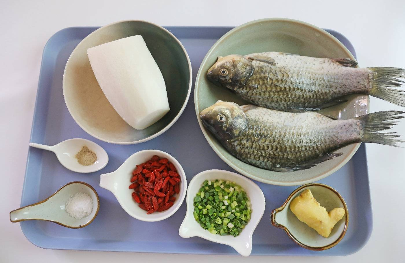 Bát canh dưỡng nhan mùa thu thơm ngon tới giọt cuối cùng: Canh cá nấu củ cải sợi, ngọt thành, ấm dạ dày- Ảnh 2.