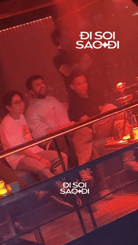 Bắt gặp Độ Mixi lắc lư theo nhạc cùng huyền thoại bóng đá Barcelona Gerard Pique trên bar- Ảnh 7.