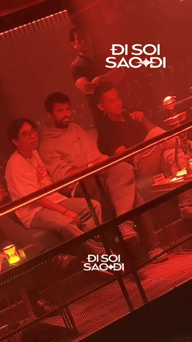 Bắt gặp Độ Mixi lắc lư theo nhạc cùng huyền thoại bóng đá Barcelona Gerard Pique trên bar- Ảnh 6.