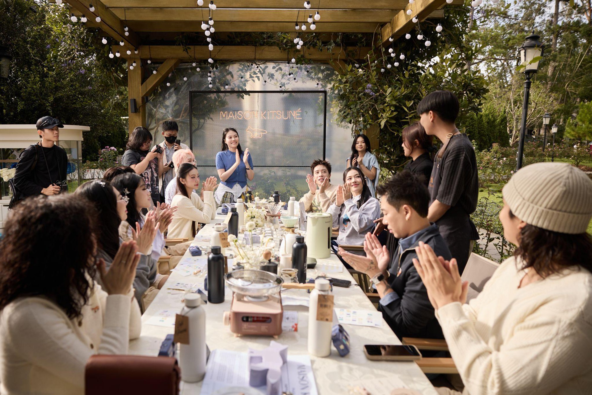 Tín đồ thời trang Việt ‘hát cho nhau nghe’, cùng Maison Kitsuné đón BST mới- Ảnh 1.