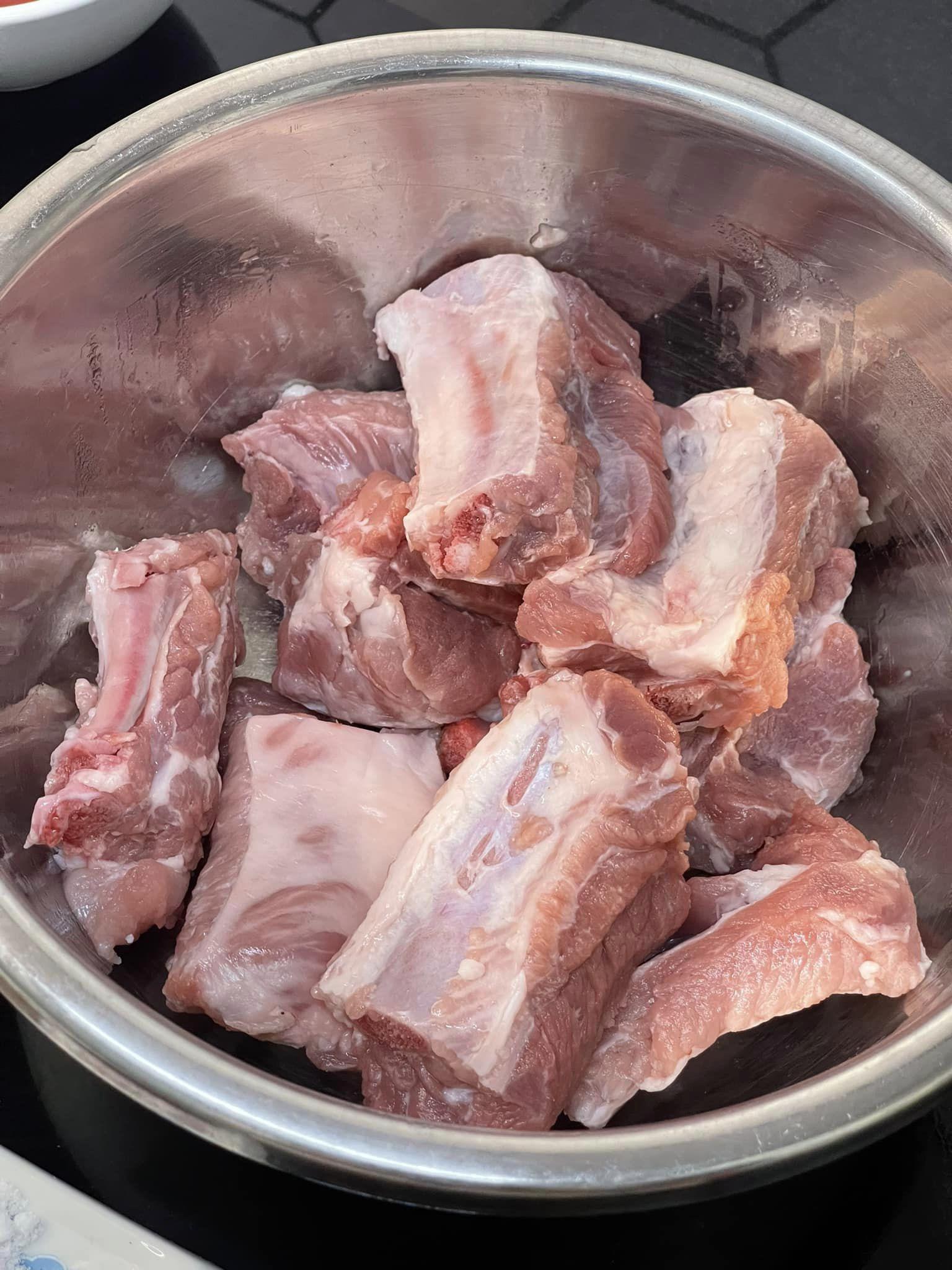 "Khi nào nên cho giấm vào sườn chua ngọt?": Đầu bếp chỉ cách làm đúng để có vị chua ngọt đậm đà, ăn là mê- Ảnh 2. "Khi nào nên cho giấm vào sườn chua ngọt?": Đầu bếp chỉ cách làm đúng để có vị chua ngọt đậm đà, ăn là mê- Ảnh 2.