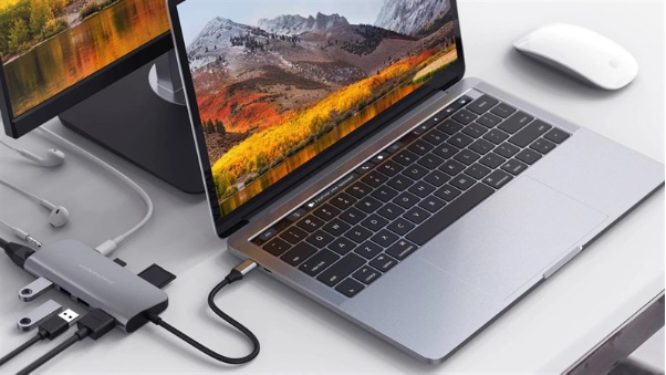Có nên vừa sạc vừa dùng laptop không? Giải đáp chi tiết từ A-Z- Ảnh 2.
