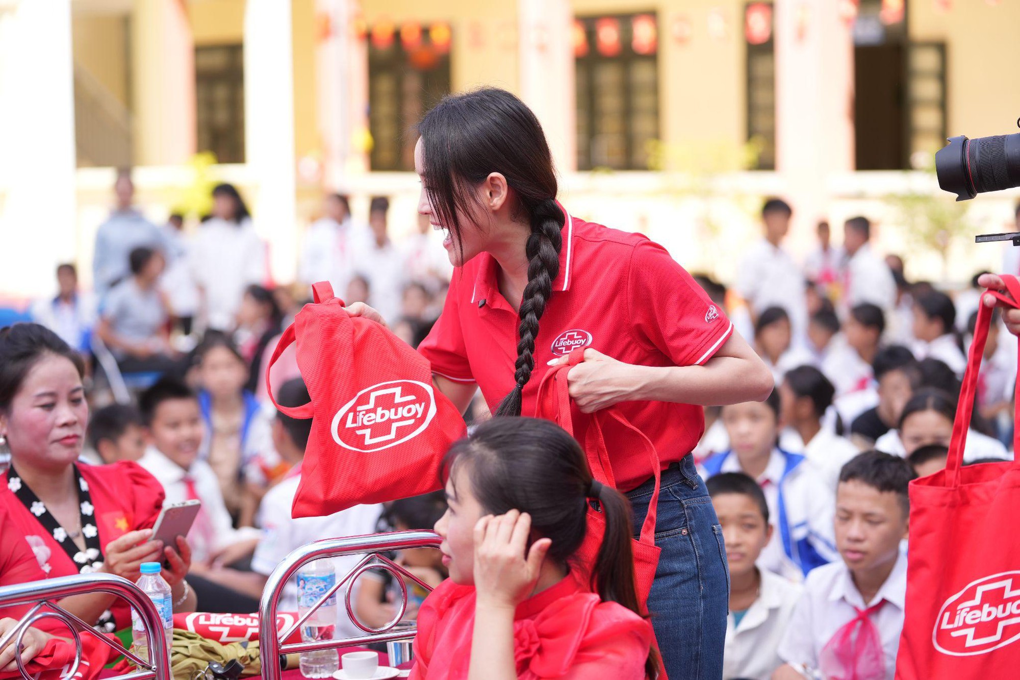 Lifebuoy tiếp sức trẻ em Điện Biên trở lại trường sạch khỏe và an toàn- Ảnh 2.