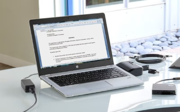 Có nên vừa sạc vừa dùng laptop không? Giải đáp chi tiết từ A-Z- Ảnh 1.