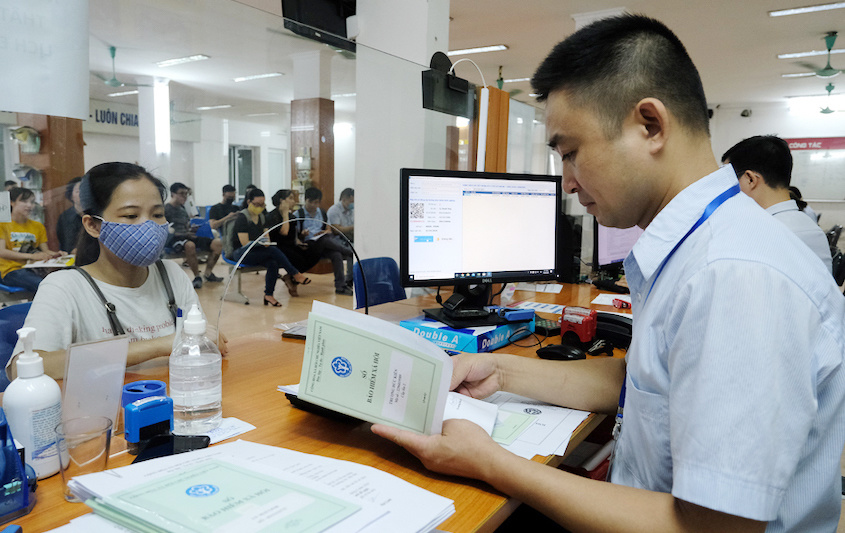 Tiền ăn ca, tiền xăng xe, phụ cấp nuôi con nhỏ... có phải đóng BHXH không?- Ảnh 1.
