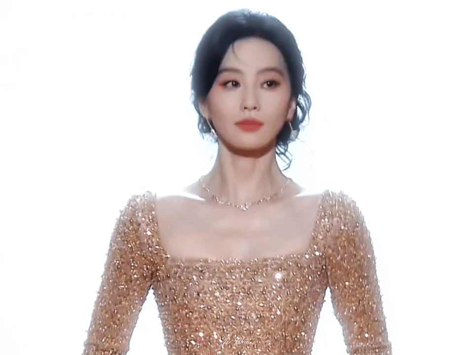4 bản sao nổi tiếng của Lưu Diệc Phi: Người sinh con không danh phận, kẻ bị ghét nhất nhì showbiz- Ảnh 2.