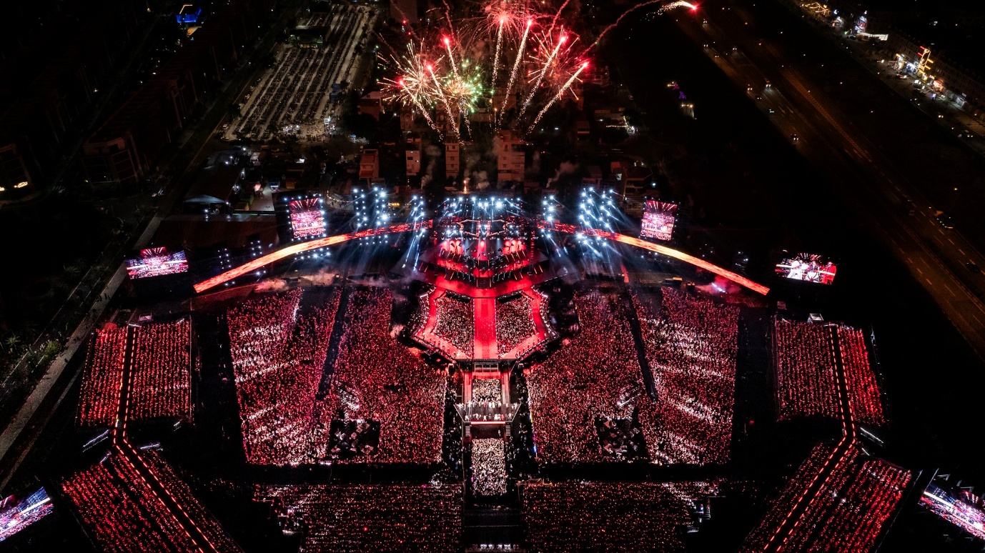Hàng vạn khán giả hòa nhịp tại The Global City trong 2 ngày Concert Encore Anh Trai Vượt Ngàn Chông Gai- Ảnh 1.
