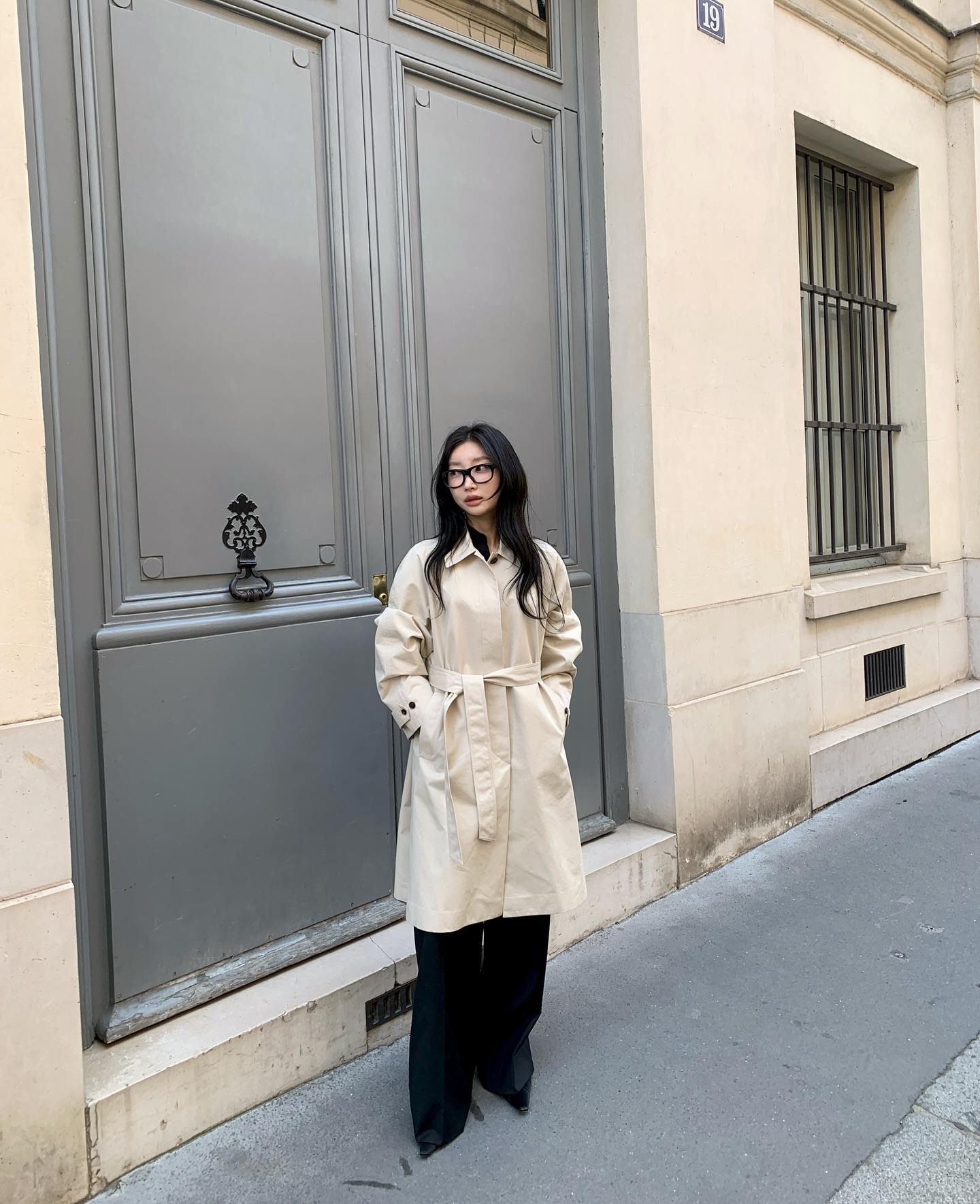 Mặc blazer mãi cũng chán, chị em nên sắm 4 kiểu áo khoác này để style sành điệu tươi mới hơn- Ảnh 6.