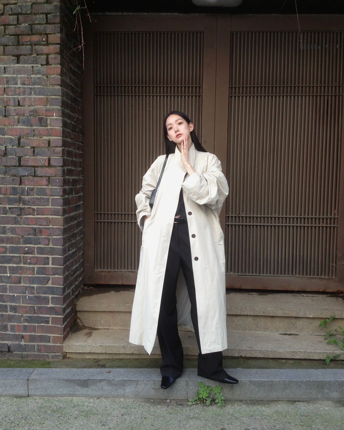 Mặc blazer mãi cũng chán, chị em nên sắm 4 kiểu áo khoác này để style sành điệu tươi mới hơn- Ảnh 7.