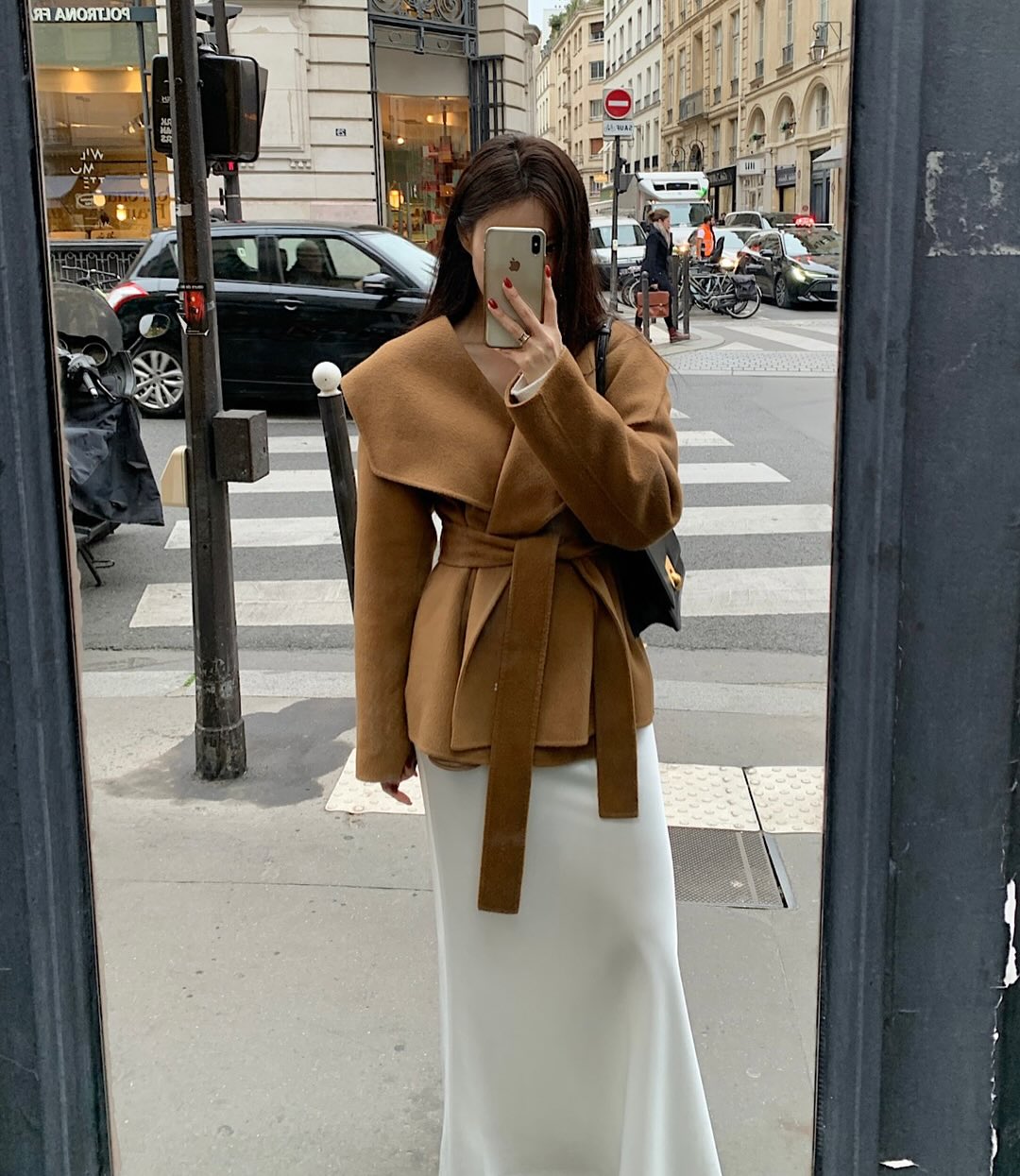 Mặc blazer mãi cũng chán, chị em nên sắm 4 kiểu áo khoác này để style sành điệu tươi mới hơn- Ảnh 1.