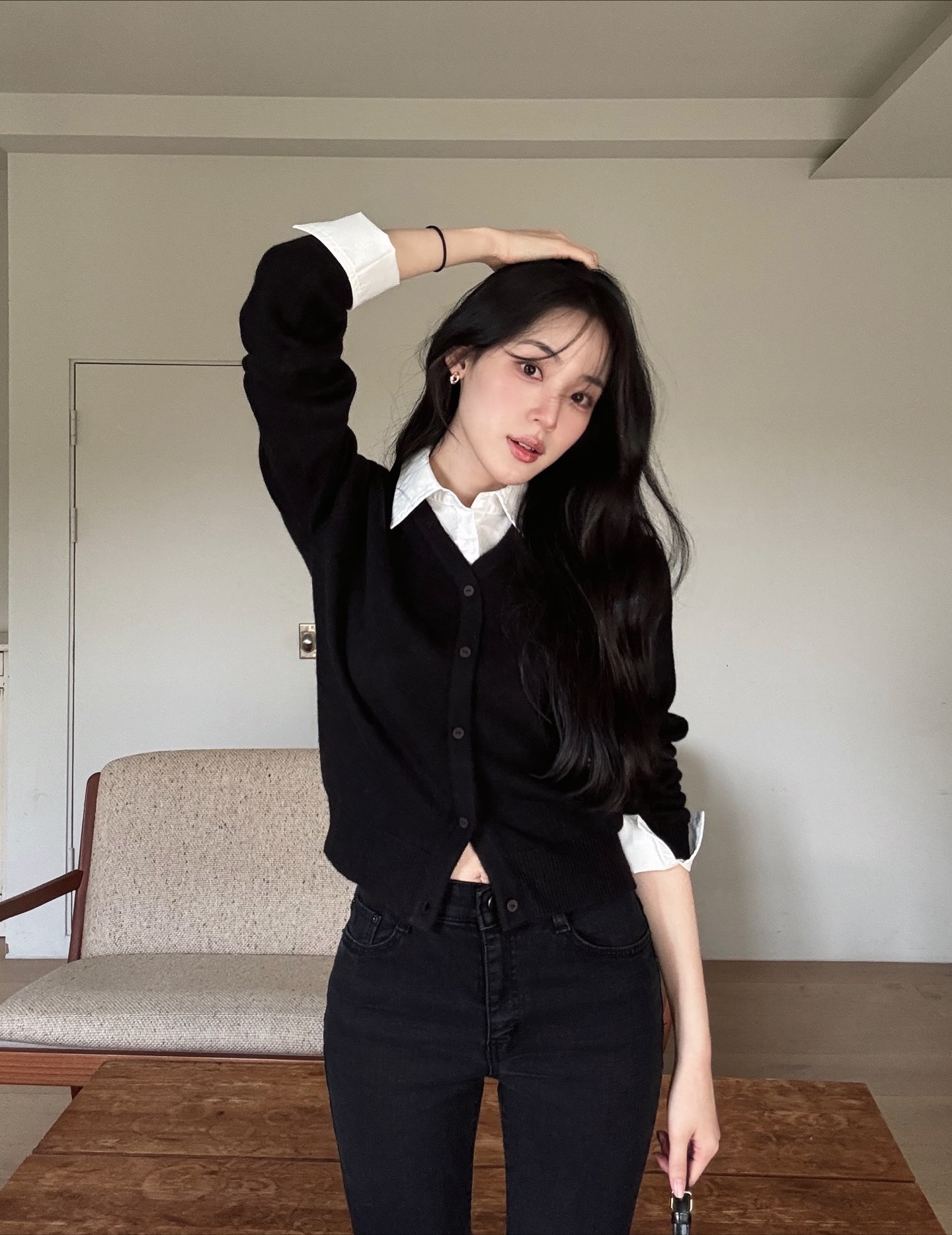 Mặc blazer mãi cũng chán, chị em nên sắm 4 kiểu áo khoác này để style sành điệu tươi mới hơn- Ảnh 9.