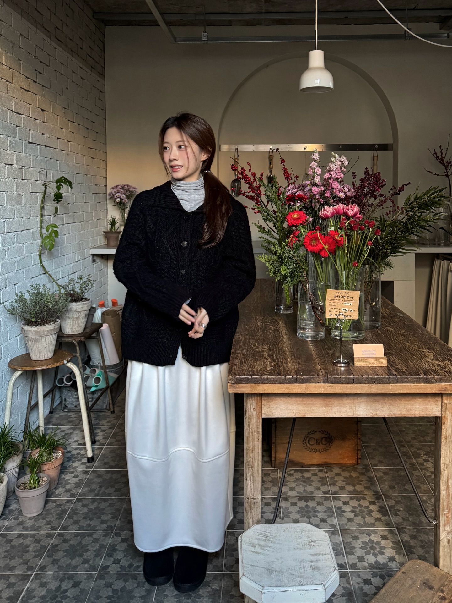 Mặc blazer mãi cũng chán, chị em nên sắm 4 kiểu áo khoác này để style sành điệu tươi mới hơn- Ảnh 11.