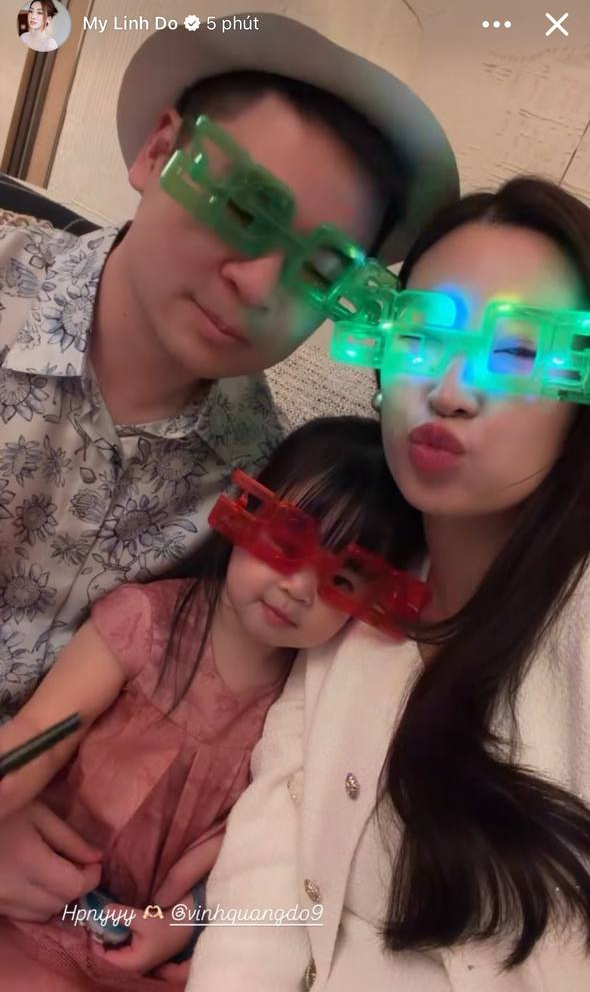 Hoa hậu Đỗ Mỹ Linh khoe tiệc Giao thừa xa hoa nhà chồng hào môn, ái nữ Chủ tịch Hà Nội FC chiếm trọn spotlight- Ảnh 4.