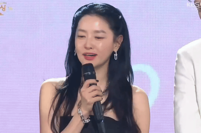 Diện mạo gây sốc của nàng Dae Jang Geum: 54 tuổi làm gì có ai trẻ thế này?- Ảnh 1.