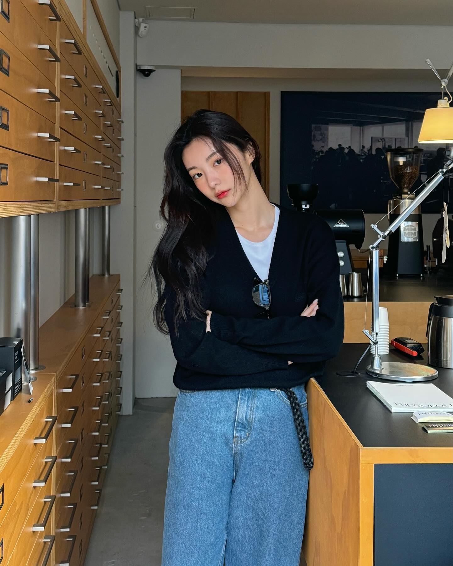 Áo len và quần ống rộng: Cặp bài trùng hoàn hảo có 5 cách mix nhân đôi sự trẻ trung- Ảnh 6.