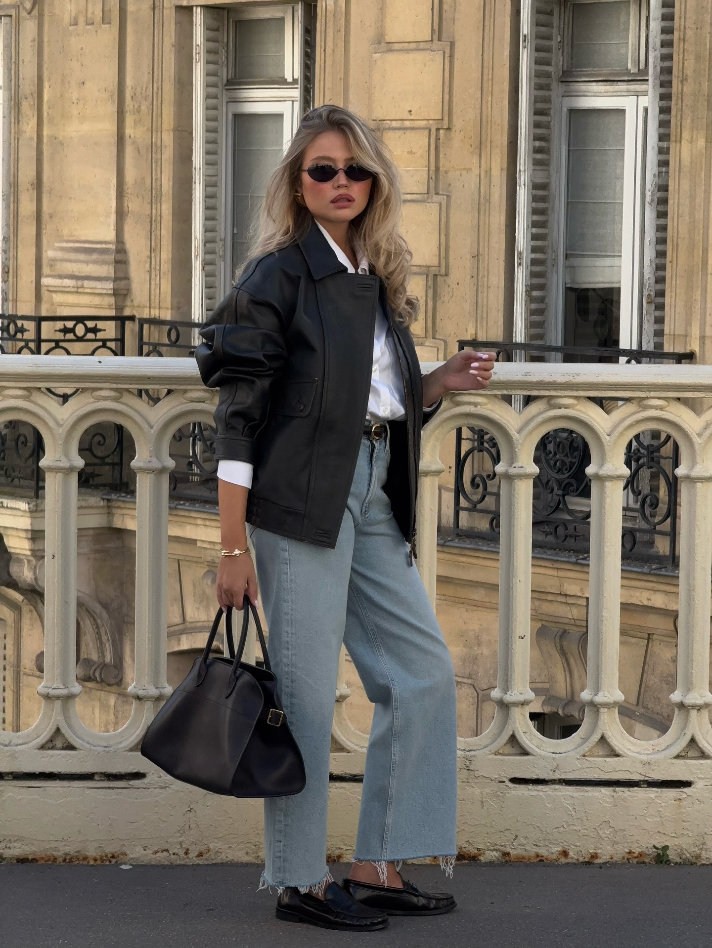 Phụ nữ Pháp không chọn áo khoác cầu kỳ, họ ưu tiên 4 kiểu tối giản để mặc thế nào cũng sang- Ảnh 6.