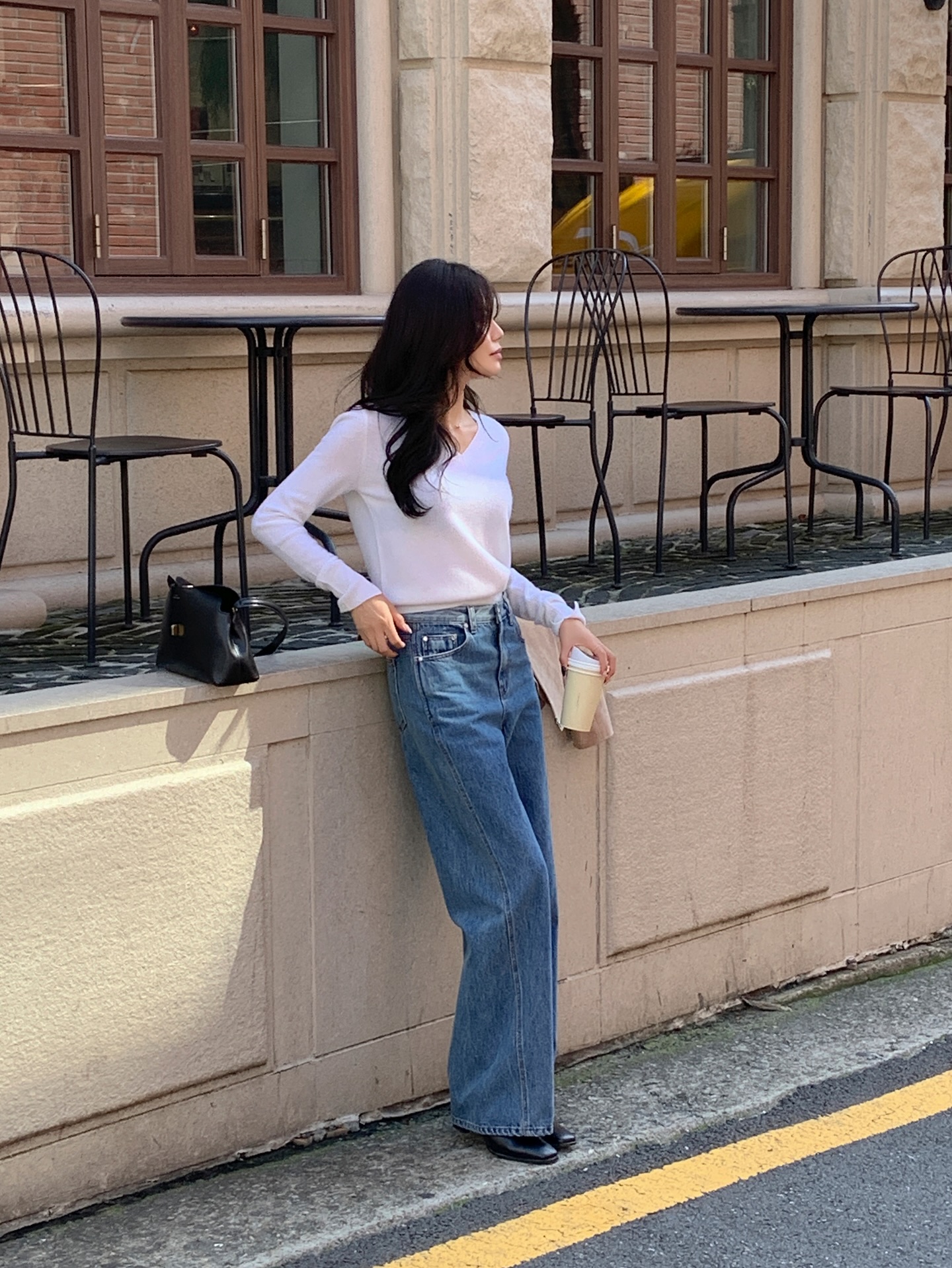 5 cách mặc quần jeans tới công sở trẻ trung và chuẩn thanh lịch- Ảnh 5.