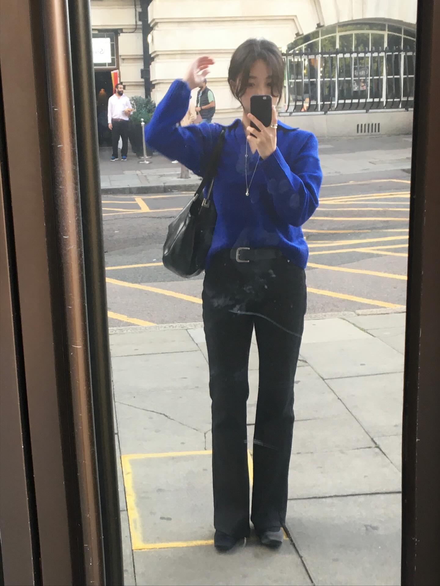 Áo len chọn 5 gam màu này là sang trọng và tôn da nhất- Ảnh 7.