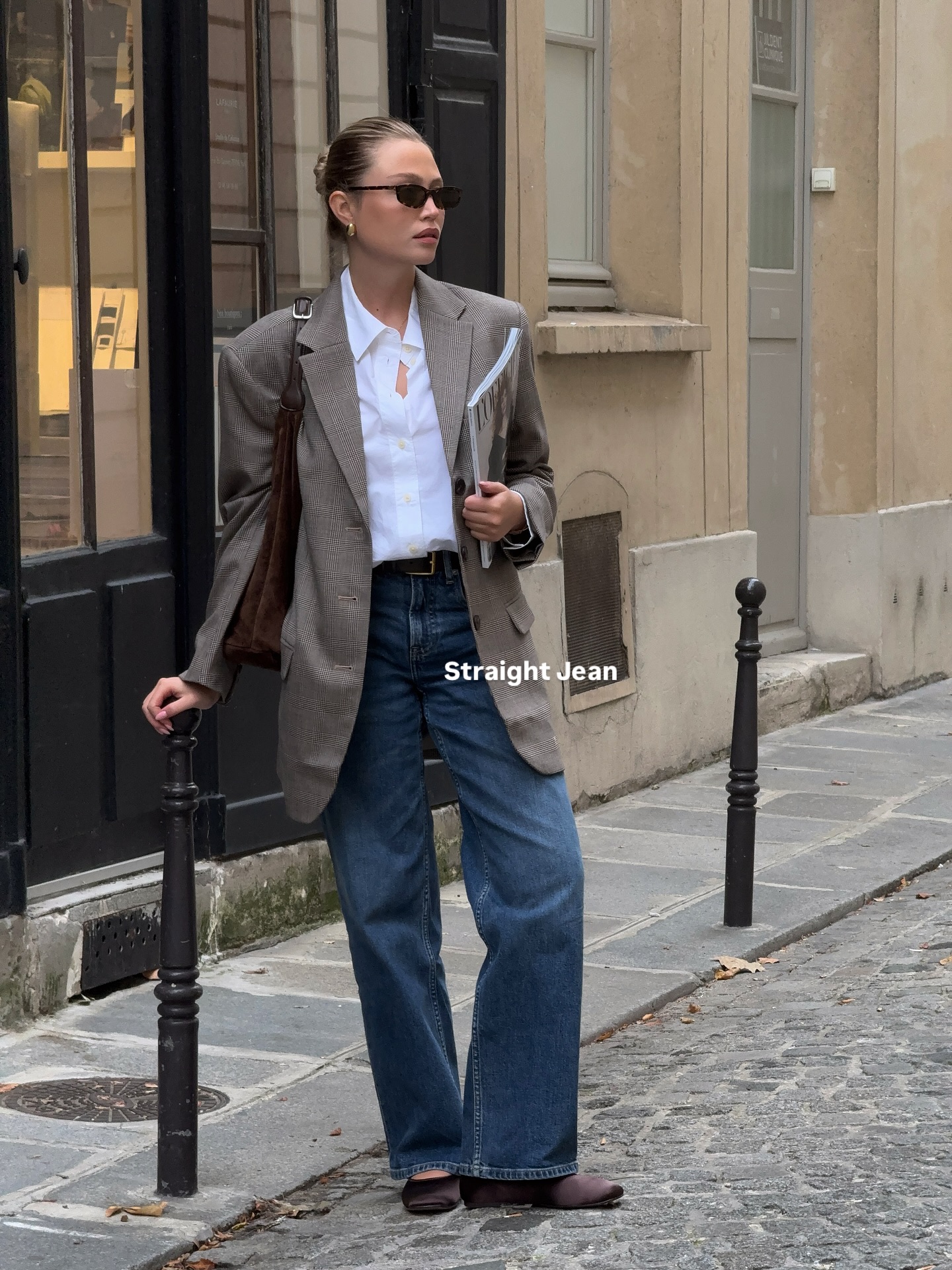 Phụ nữ Pháp không chọn áo khoác cầu kỳ, họ ưu tiên 4 kiểu tối giản để mặc thế nào cũng sang- Ảnh 1.