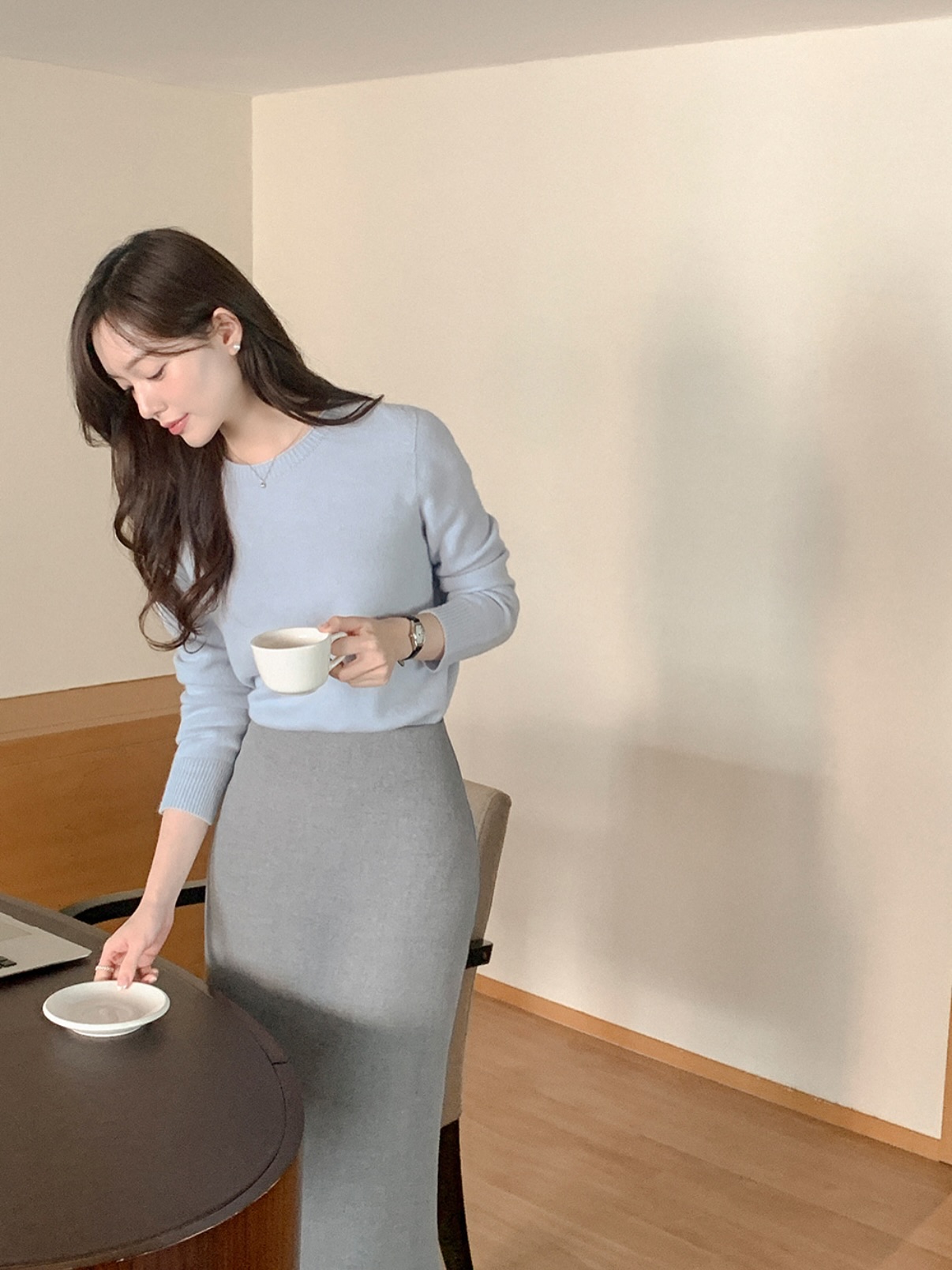 Áo len chọn 5 gam màu này là sang trọng và tôn da nhất- Ảnh 9.