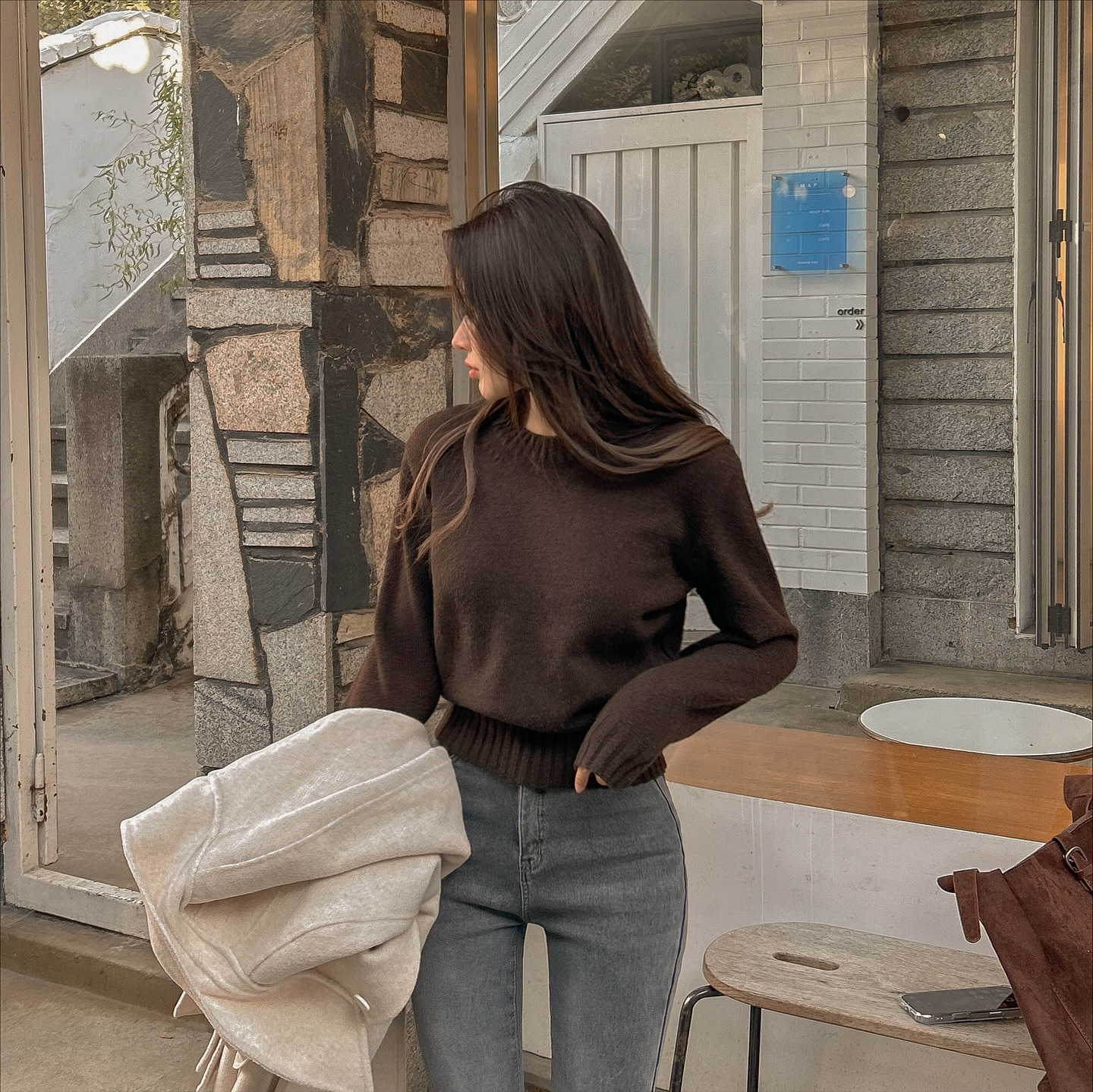 Áo len chọn 5 gam màu này là sang trọng và tôn da nhất- Ảnh 3.