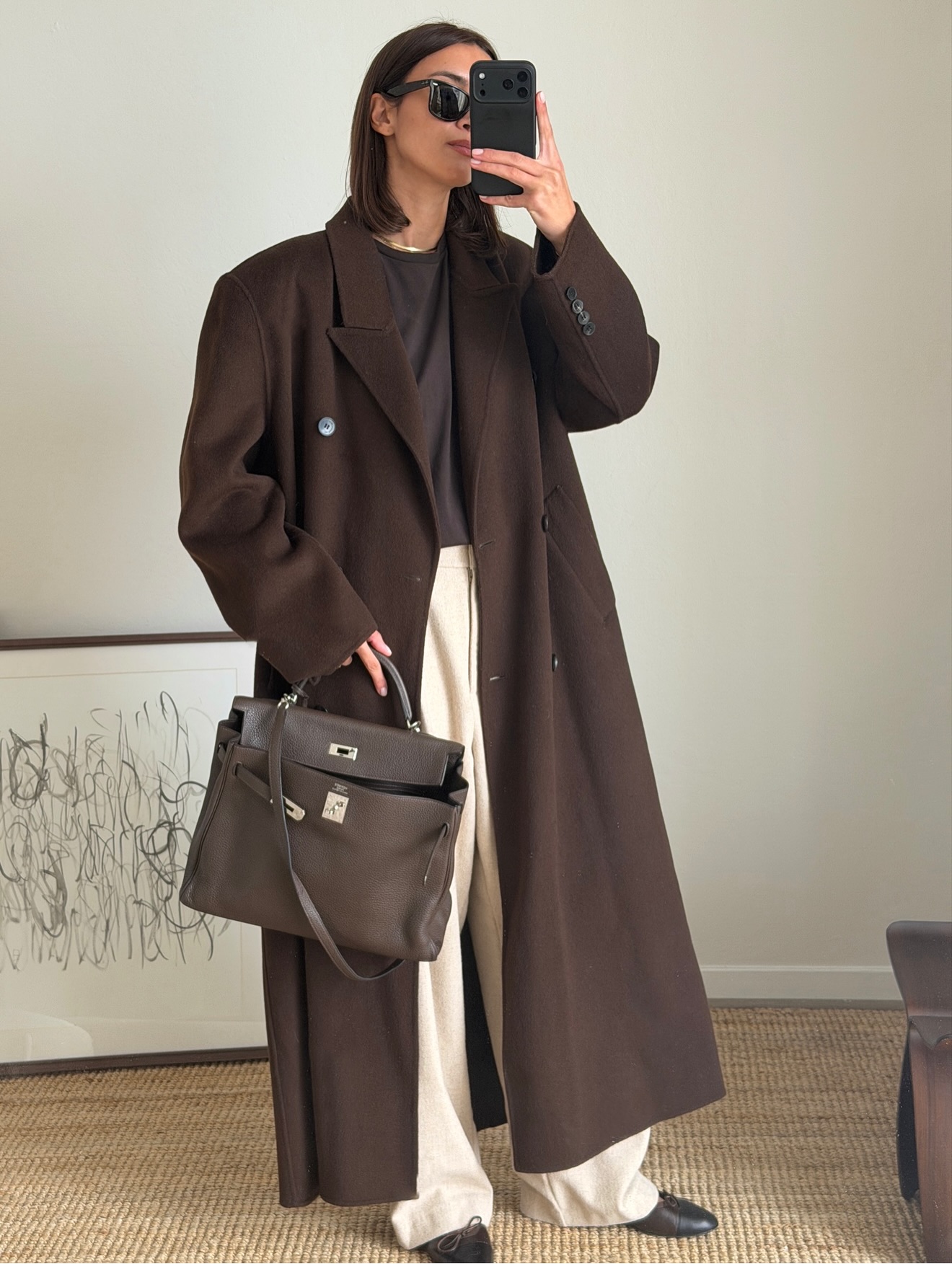 Phụ nữ Pháp không chọn áo khoác cầu kỳ, họ ưu tiên 4 kiểu tối giản để mặc thế nào cũng sang- Ảnh 3.