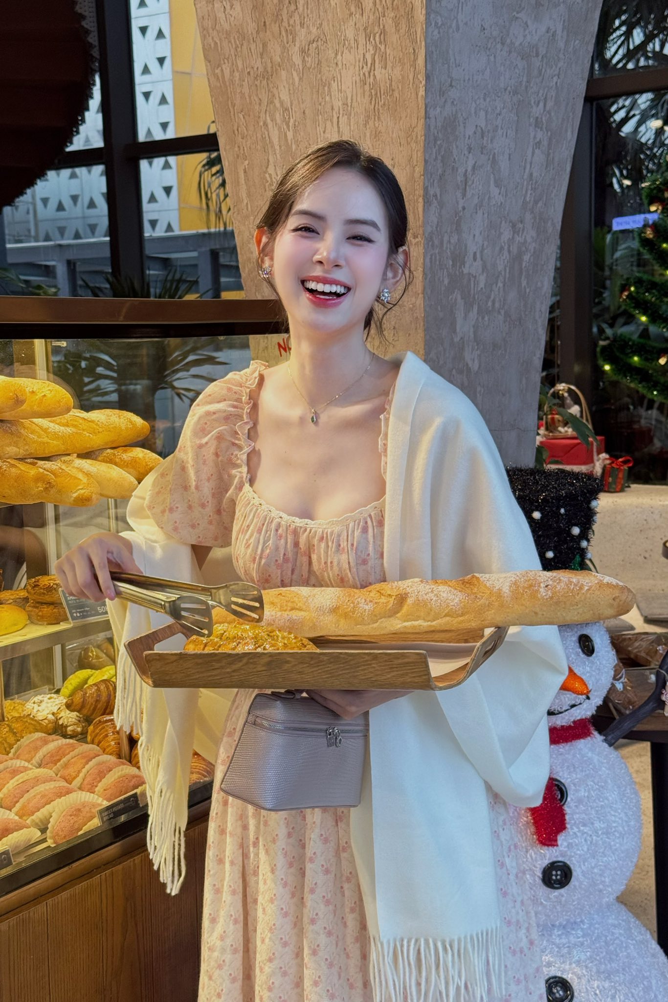 Mỹ nhân 2k2 đẹp như bước ra từ trong tranh, được mẹ chồng chấm ngay từ lần đầu gặp một bước vào nhà hào môn- Ảnh 3.