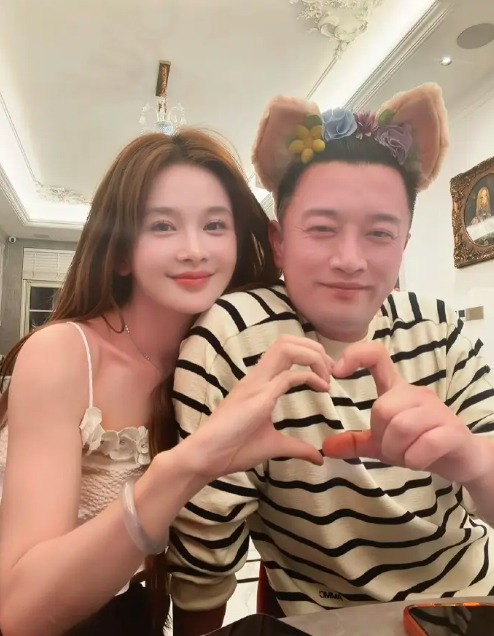 Trò hề đầu năm: 1 cặp diễn viên cầu hôn, cưới, chia tay trong vòng 3 ngày- Ảnh 6.