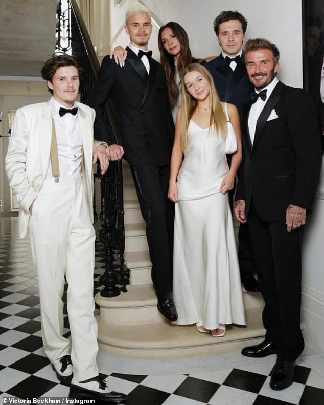 Con trai Beckham tiết lộ lý do gửi “thư luật sư” cho bố mẹ đẻ giữa lúc vợ xoá sạch ảnh với nhà chồng- Ảnh 4.