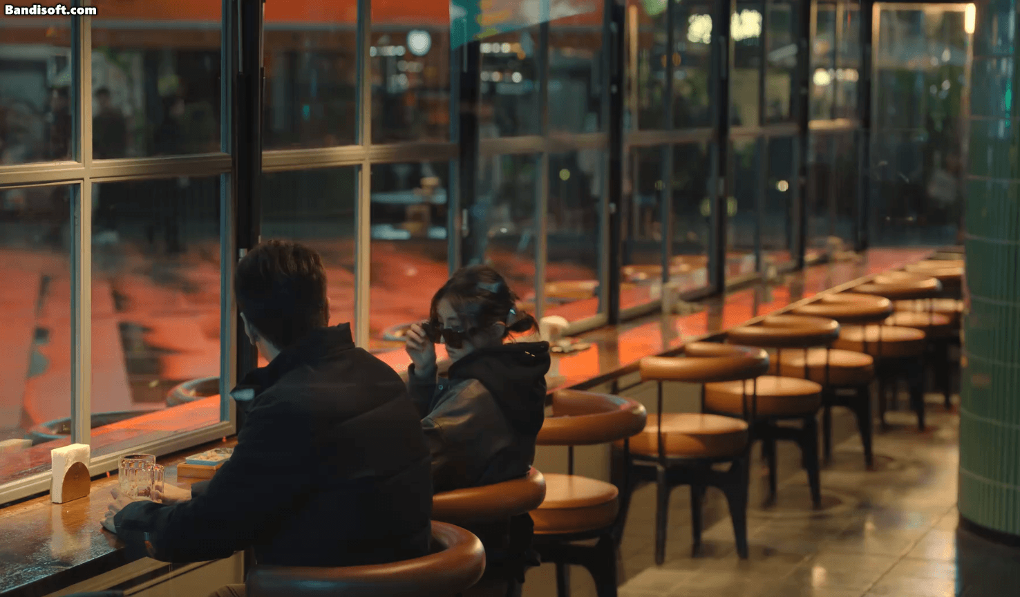 Ai tác hợp cho cặp đôi này đáng bị trừ lương 10 năm: Lệch nhau 17 tuổi quá lạc quẻ, đào đâu cho nổi chemistry- Ảnh 1. Ai tác hợp cho cặp đôi này đáng bị trừ lương 10 năm: Lệch nhau 17 tuổi quá lạc quẻ, đào đâu cho nổi chemistry- Ảnh 1.