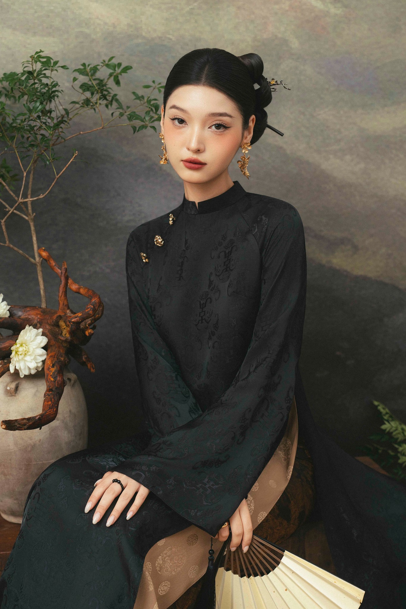 Khi sắc màu này lên ngôi, áo dài Tết 2026 bỗng đậm nét phú bà, mợ chảnh kiêu sa khó cưỡng- Ảnh 21. Khi sắc màu này lên ngôi, áo dài Tết 2026 bỗng đậm nét phú bà, mợ chảnh kiêu sa khó cưỡng- Ảnh 21.