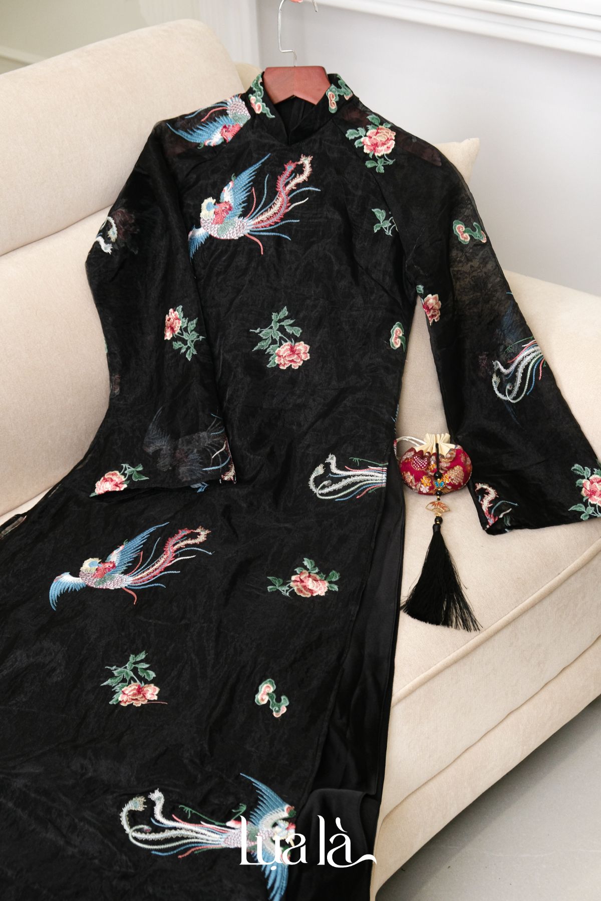 Khi sắc màu này lên ngôi, áo dài Tết 2026 bỗng đậm nét phú bà, mợ chảnh kiêu sa khó cưỡng- Ảnh 10. Khi sắc màu này lên ngôi, áo dài Tết 2026 bỗng đậm nét phú bà, mợ chảnh kiêu sa khó cưỡng- Ảnh 10.