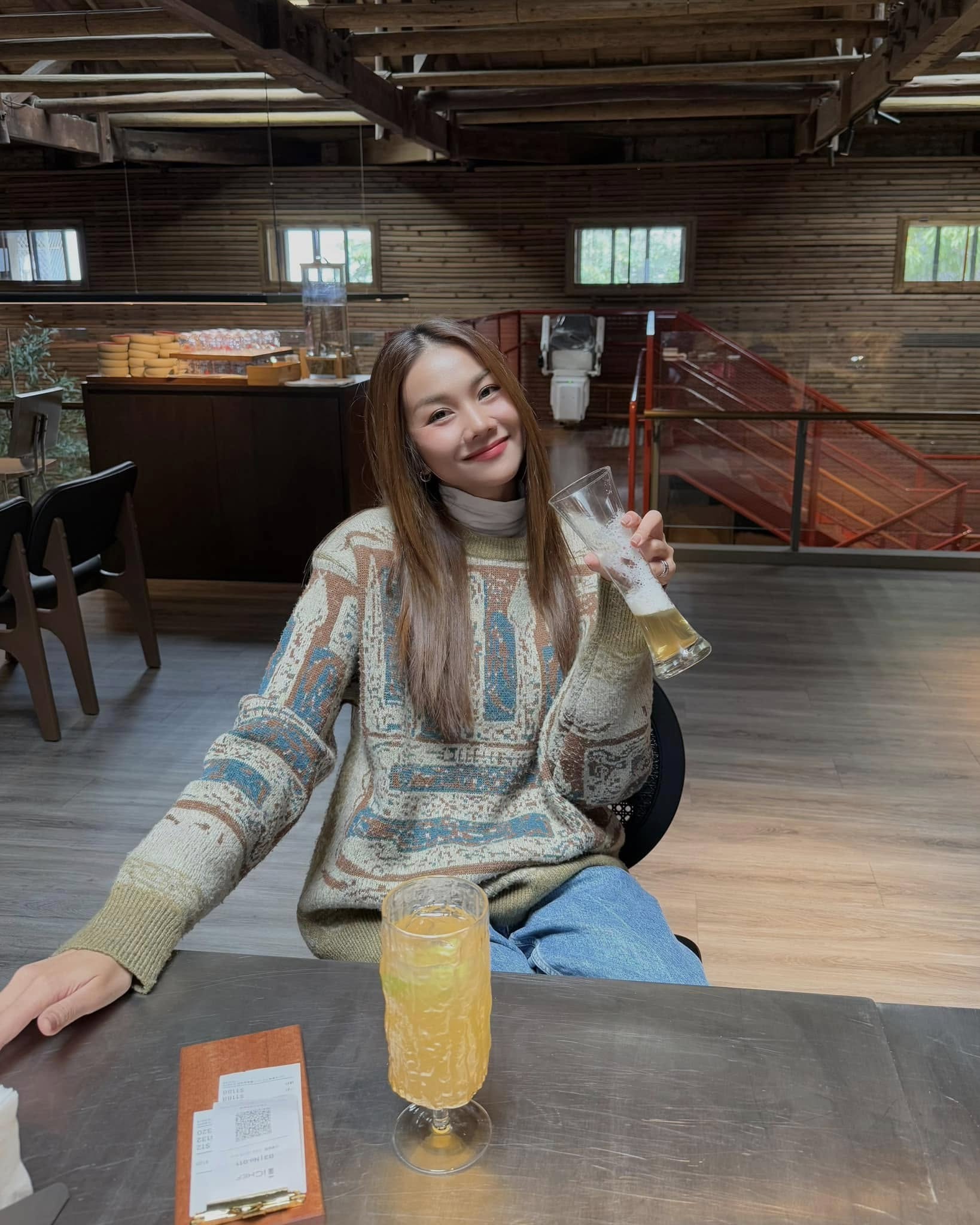 Tham khảo từ Phạm Thanh Hằng 4 mẫu áo dài tay đẹp hoàn hảo cho phụ nữ trên 40 tuổi- Ảnh 4.