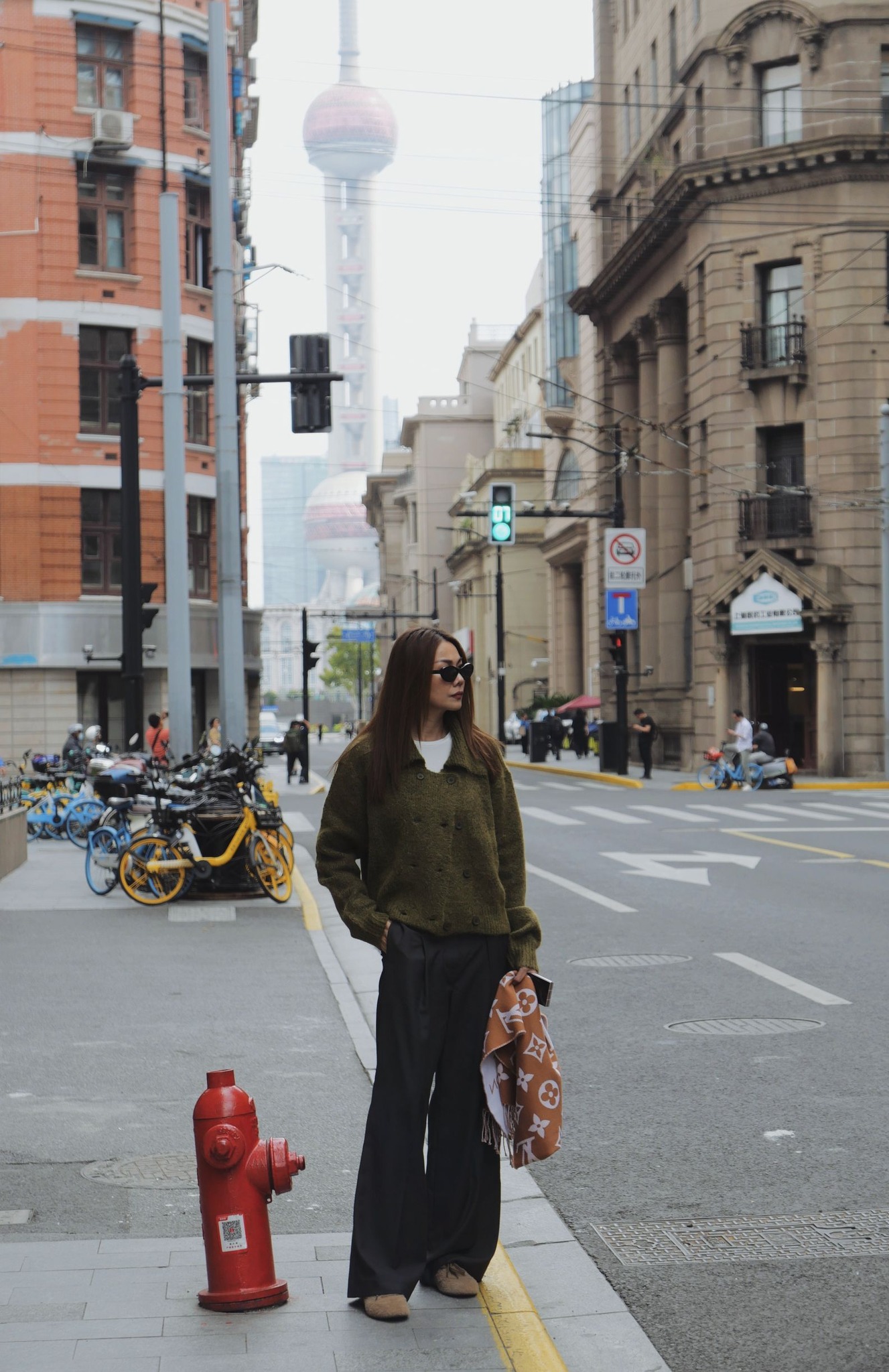 Tham khảo từ Phạm Thanh Hằng 4 mẫu áo dài tay đẹp hoàn hảo cho phụ nữ trên 40 tuổi- Ảnh 7.