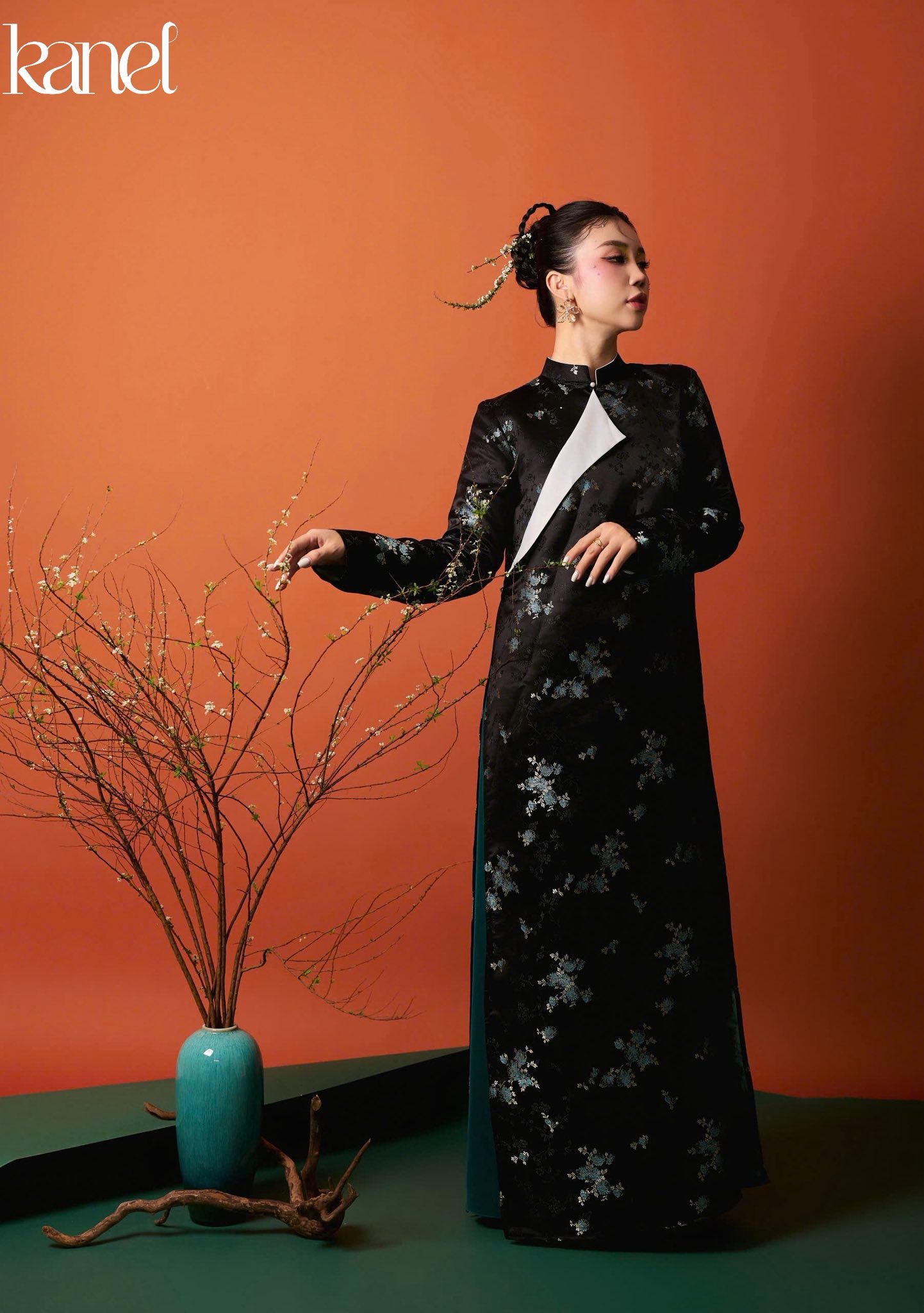 Khi sắc màu này lên ngôi, áo dài Tết 2026 bỗng đậm nét phú bà, mợ chảnh kiêu sa khó cưỡng- Ảnh 12. Khi sắc màu này lên ngôi, áo dài Tết 2026 bỗng đậm nét phú bà, mợ chảnh kiêu sa khó cưỡng- Ảnh 12.